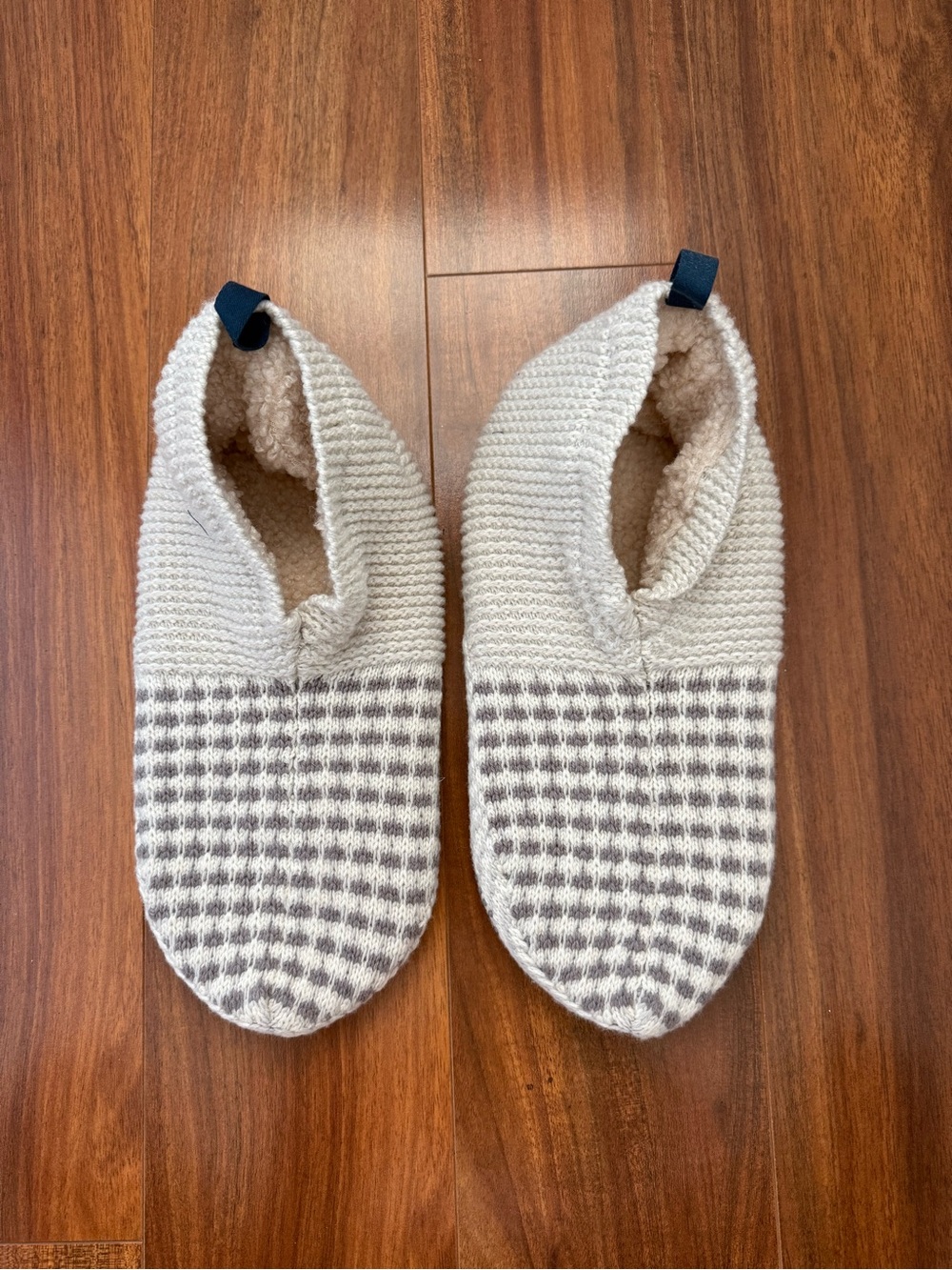 Bombas Mens Knit Slip-On Slippers in Cream and Gray